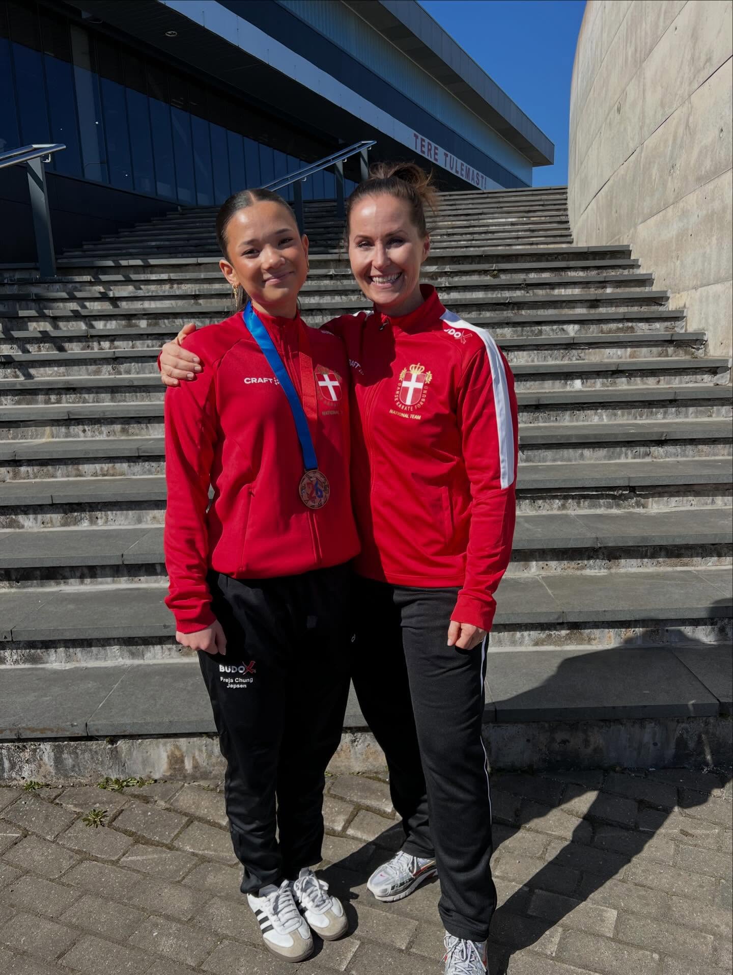 Freja Chung Jepsen with medal